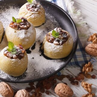 Яблоки с медом и орехами