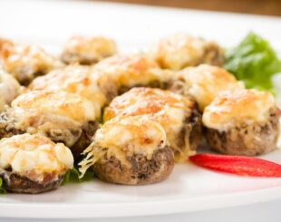 белые грибы с копченым сыром скаморца