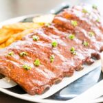 Свиные ребрышки – рецепт на мангале и в духовке