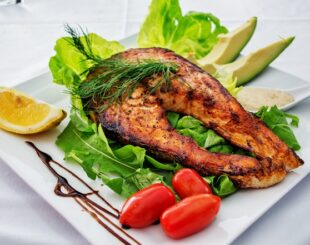 карп жареный с овощами