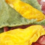 Жовті вареники з куркумою та сиром