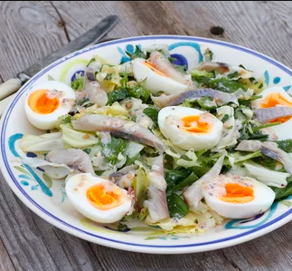 салат с яйцами