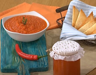 Аджика з яблуками