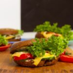 Сендвіч з телятиною і соусом з сиру рокфор (фоторецепт)