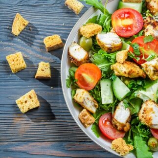 рецепт салата Цезарь с копченой курицей, рецепт салата Цезарь с копченой курицей пошагово, состав салата Цезарь с копченой курицей, как готовить салат Цезарь с копченой курицей пошагово, как приготовить салат Цезарь с копченой курицей