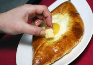 Хачапурі по-аджарськи