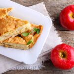 Как сделать шарлотку с яблоками и бренди?