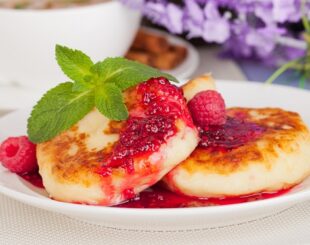 сырники с ягодным джемом, рецепт сырников с ягодным джемом, рецепт приготовления сырников с ягодным джемом, как приготовить сырники с ягодным джемом, состав сырников с ягодным джемом