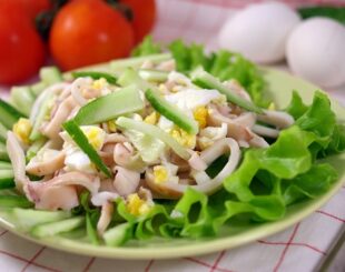 салат с кальмарами