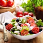 Греческий салат с фетой и пекинской капустой