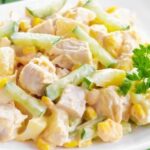 Салат з куркою, кукурудзою і ананасом: рецепт смачного салату