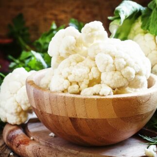 цветная капуста, рецепт приготовления цветной капусты, цветная капуста, жаренная в сухарях, цветная капуста по-корейски, маринованная цветная капуста со спаржевой фасолью и зеленым горошком, запеканка с цветной капусты, салат из цветной капусты, свежих огурцов и помидоров
