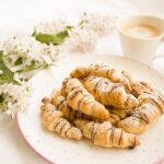 Рецепт круасанів з начинкою – 4 рецепти для ідеального сніданку