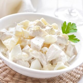 рецепт салата с ананасами курицей и грибами, рецепт приготовления салата с ананасами курицей и грибами, как приготовить салат с ананасами курицей и грибами, состав салата с ананасами курицей и грибами, как приготовить салат с ананасами курицей и грибами