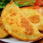 Чебуреки: 3 простих та швидких рецепти