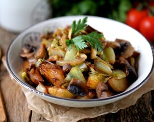рецепт тушеной картошки с грибами, рецепт приготовления тушеной картошки с грибами, как приготовить тушеную картошку с грибами, состав тушеной картошки с грибами, как приготовить тушеную картошку с грибами