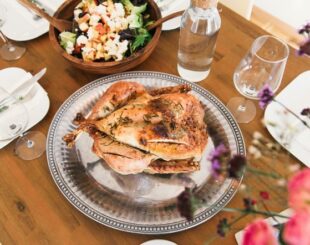 что приготовить из курицы на новый год, блюда из курицы на новый год, рецепты блюд из курицы на новый год, салат с ананасами курицей и грибами, мясо по-французски, курица в сливочном соусе, курица фаршированная грибами, куриные ножки дюшес