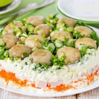 рецепт салата грибная поляна с копченой курицей, рецепт приготовления салата грибная поляна с копченой курицей, как приготовить салат грибная поляна с копченой курицей, состав салата грибная поляна с копченой курицей, как приготовить салат грибная поляна с копченой курицей