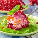 Гранатовий браслет: салат з копченою куркою