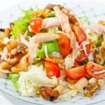 Салат з морепродуктами і овочами