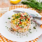 Салат из крабовых палочек и мивины