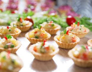 тарталетки с начинкой, рецепт приготовления тарталеток с начинкой, рецепты тарталеток с начинкой, тарталетки с сыром и зеленью, тарталетки с тунцом, тарталетки с яичной начинкой, тарталетки с ананасами и сыром, тарталетки с семгой
