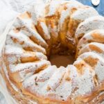 Шарлотка з смородиною