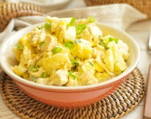 Салат з ананасом і куркою рецепт