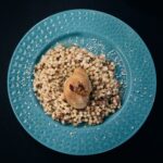 Качанная каша с белыми грибами и курицей: рецепт Евгения Клопотенко
