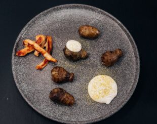 Топінамбур із курячими стріпсами з соусом із перги