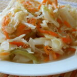 Салат из капусты, моркови, болгарского перца и лука на зиму