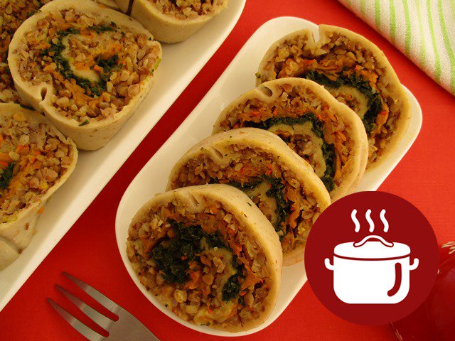 Тыквенный рулет с мясом под острым соусом