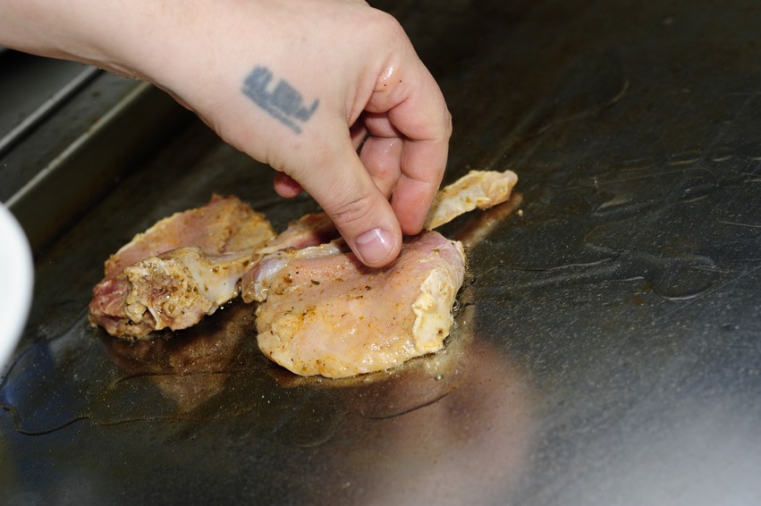 рецепт пошагово свинины на косточке с помидорами и орехами