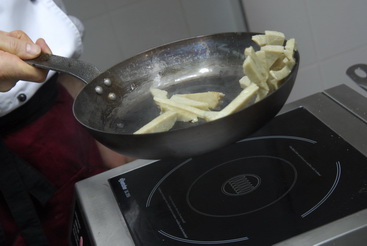 как приготовить салат цезарь без мяса шаг 9