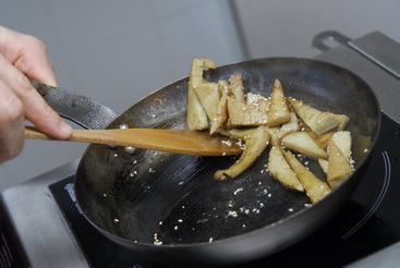 как приготовить салат цезарь без мяса шаг 13