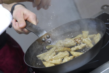 как приготовить салат цезарь без мяса шаг 12