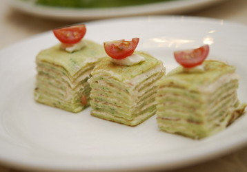Блинные канапе с муссом из семги